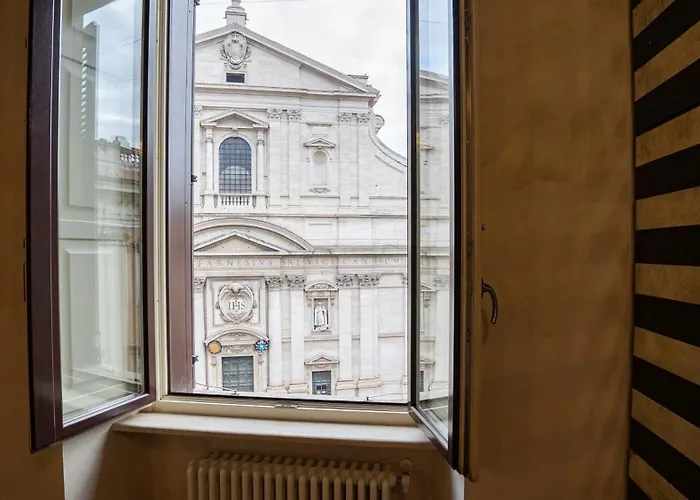 Piazza Venezia Charming Apartments With View